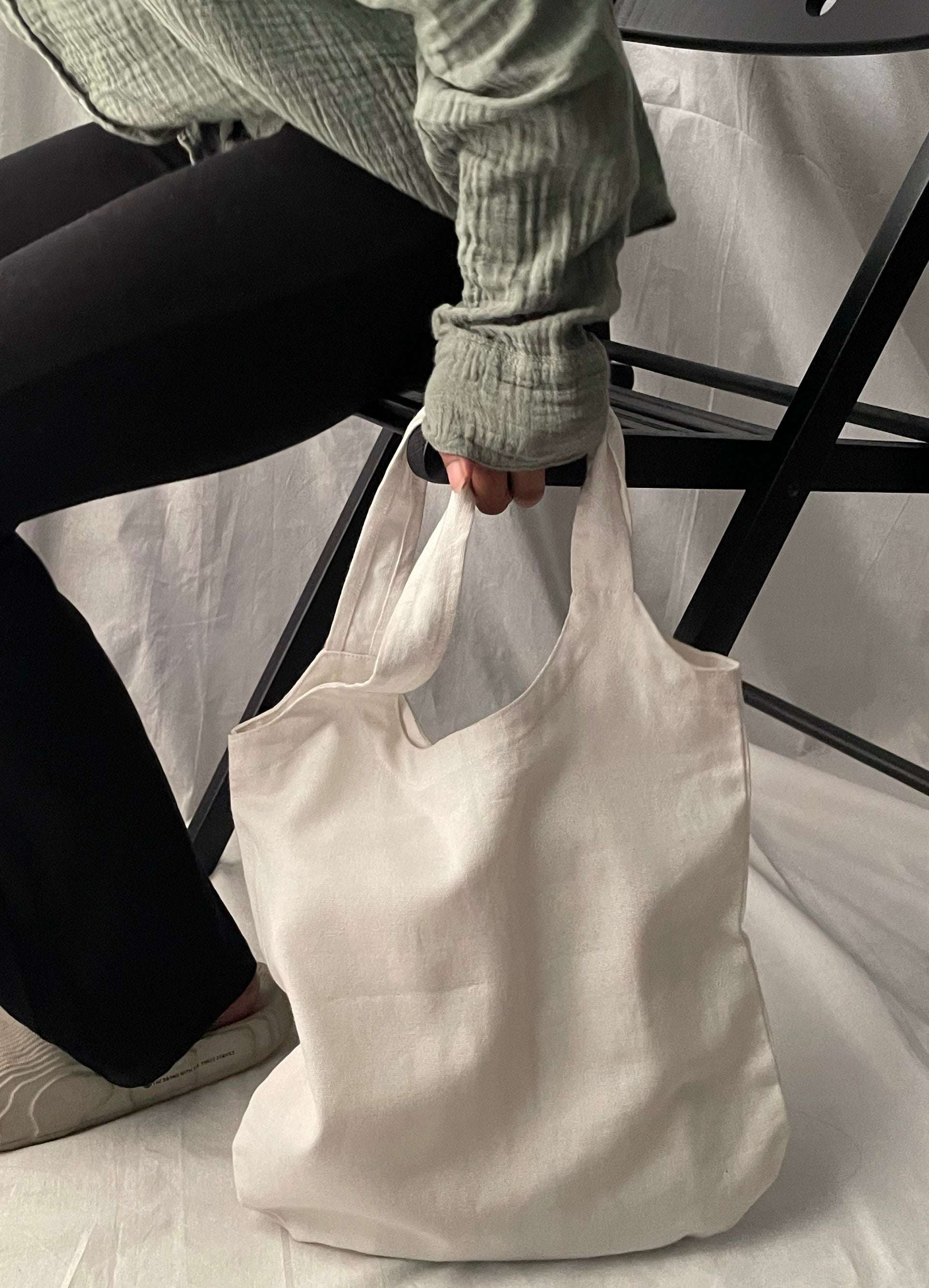 Exclusive White Round Tote