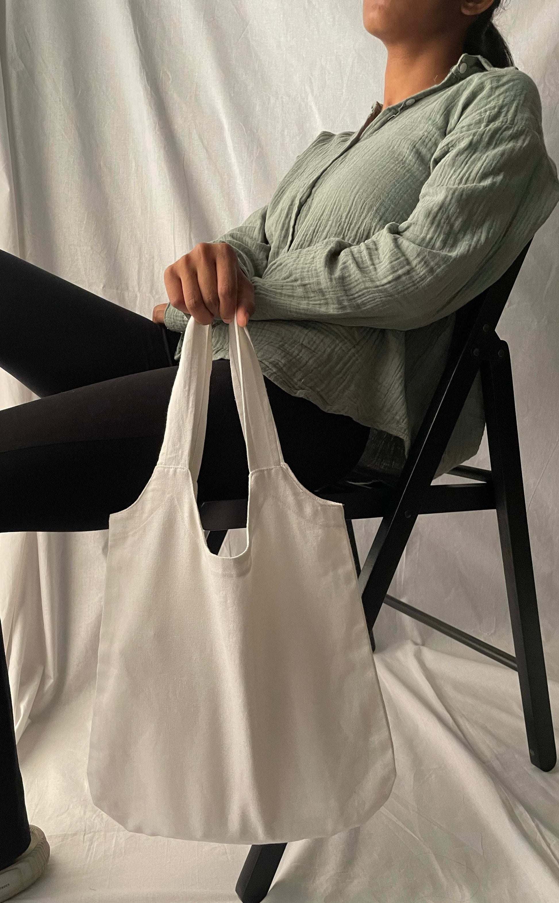 Exclusive White Round Tote