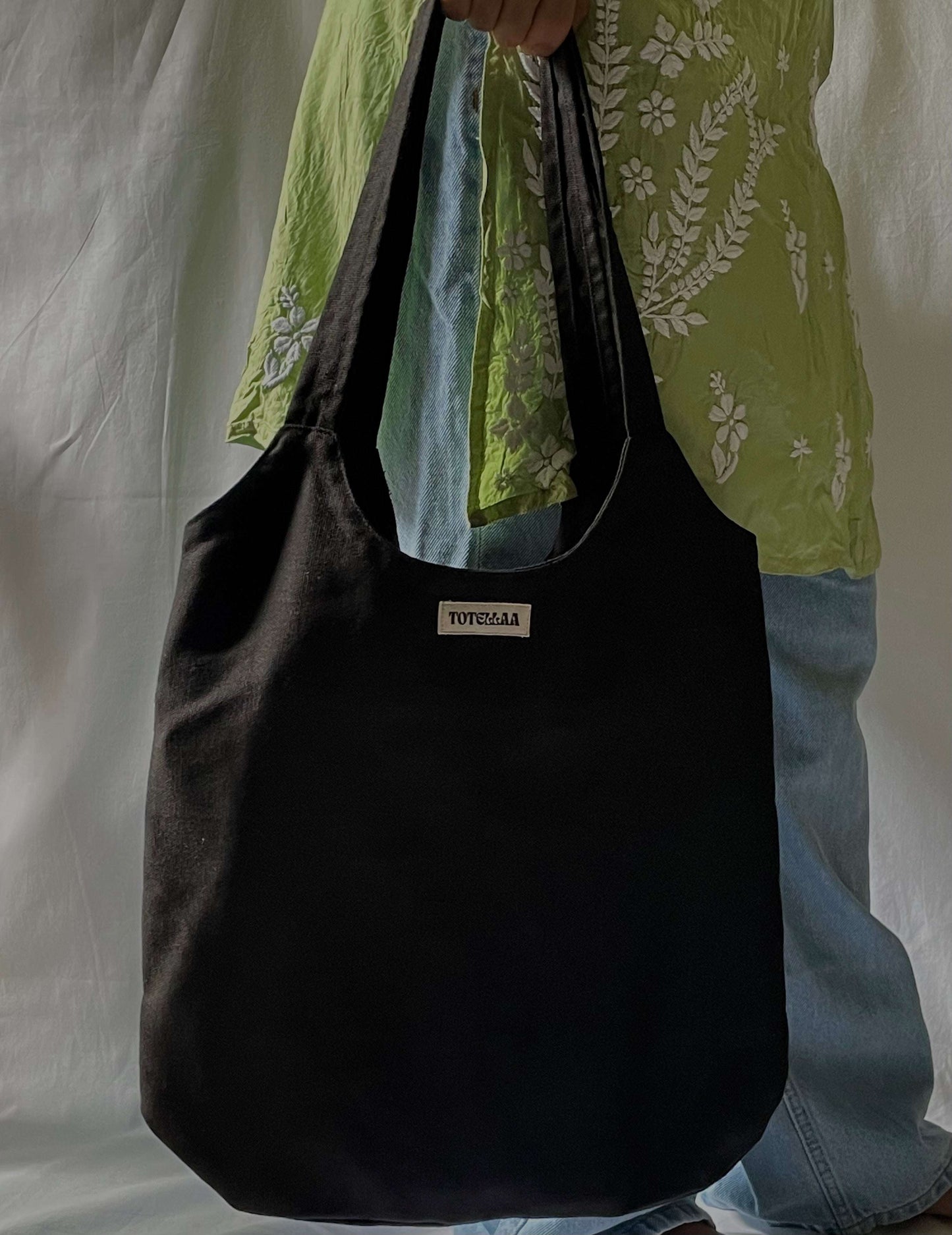 Exclusive Black Round Tote